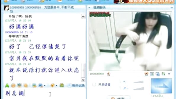 运动妓女基拉帕尔瓦蒂用玩具张开她的屁股