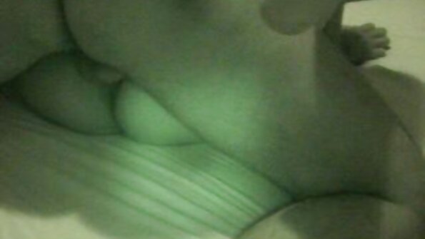 Angel Rush gibt einen tollen BJ in ihrem Badezimmer